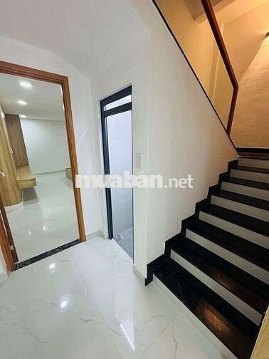 Nhà Tên Lửa , 4 tầng , 77m2 , xe hơi tới nơi , dọn vô ở ngay nhé