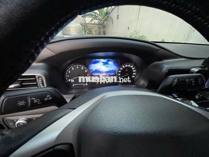 Ford Explorer Đen 7 chỗ.