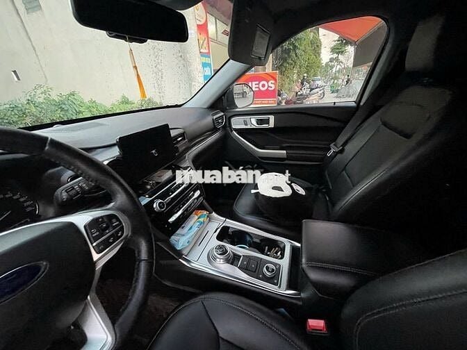 Ford Explorer Đen 7 chỗ.