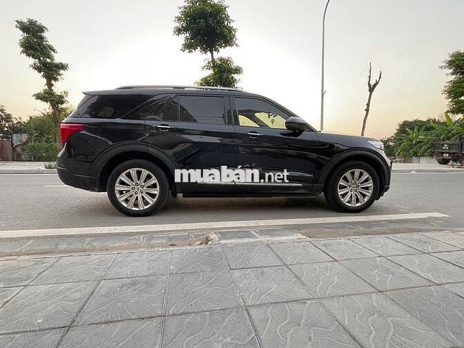Ford Explorer Đen 7 chỗ.