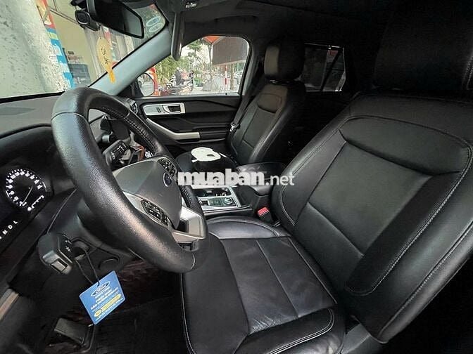 Ford Explorer Đen 7 chỗ.