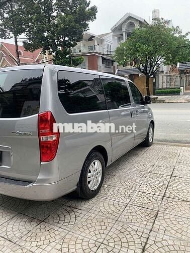 HYUNDAI STAREX 9 CHỖ MÁY DẦU SỐ SÀN SX CUỐI 2017