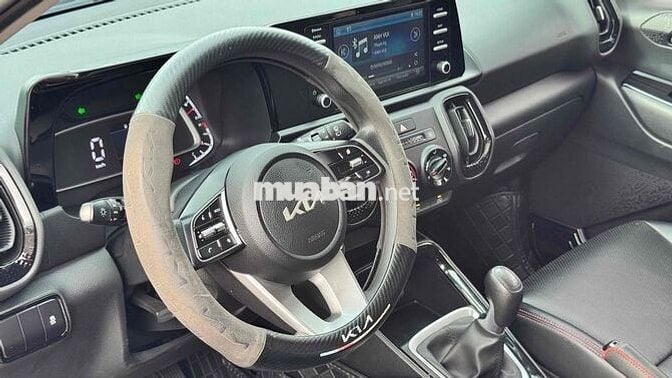 Kia Sonet 2022 Deluxe 1.5 MT - 27000 km