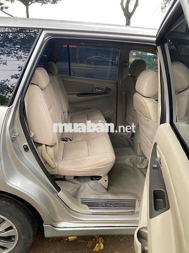 Toyota Innova 2016 2.0E - 110000 km