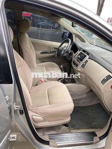 Toyota Innova 2016 2.0E - 110000 km