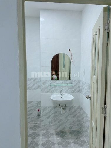 Chính chủ cho thuê phòng 30m2 ở KDC 13E Intresco đối diện ĐH Văn Hiến
