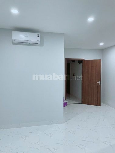 Chính chủ cho thuê phòng 30m2 ở KDC 13E Intresco đối diện ĐH Văn Hiến