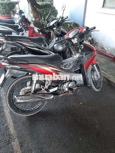 Xe nha đang chạy. Hết tiên nên bán. Giá 8trieu.