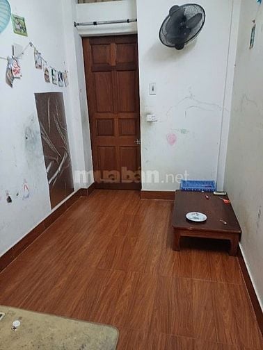 Cho thuê nhà số 138 ngõ Chợ Khâm Thiên, phố Khâm Thiên, DT 15 m2