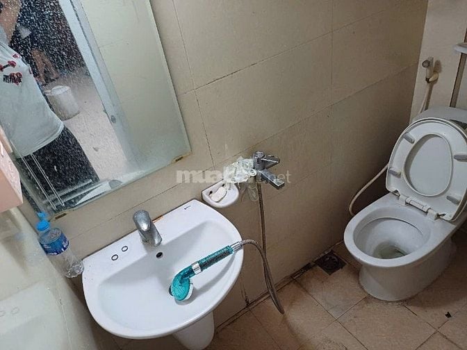 Cho thuê nhà số 138 ngõ Chợ Khâm Thiên, phố Khâm Thiên, DT 15 m2