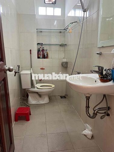 Nhà 45m ngang 4,2m, cách đường lớn chỉ 15m, sổ riêng