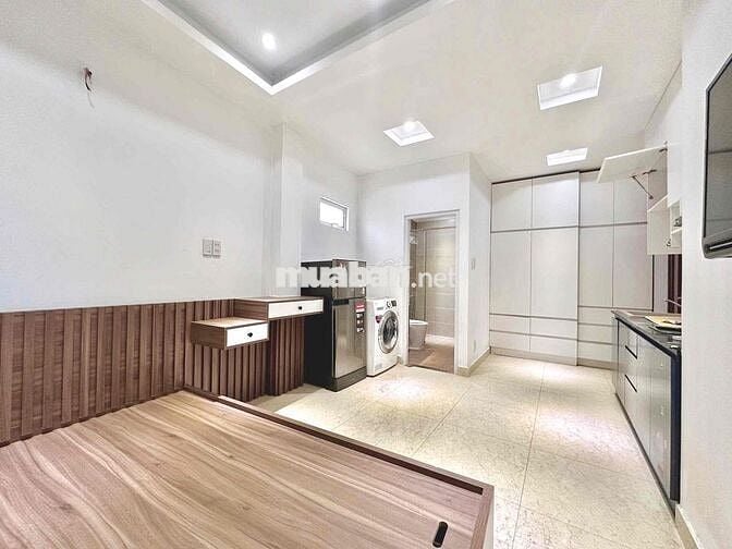 CHO THUÊ PHÒNG BAN CÔNG FULL NỘI THẤT GIÁ RẺ GẦN BỜ KÈ TRƯỜNG SA Q3