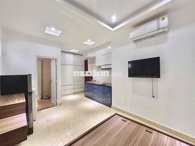 CHO THUÊ PHÒNG BAN CÔNG FULL NỘI THẤT GIÁ RẺ GẦN BỜ KÈ TRƯỜNG SA Q3