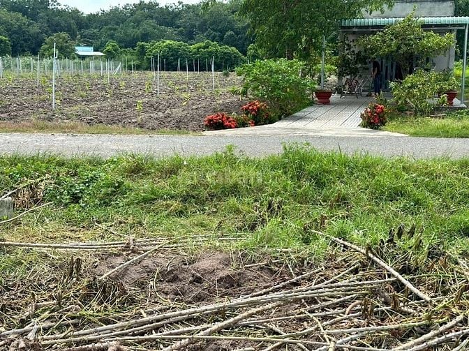 Đất ngộp trung tâm cần tiền về quê