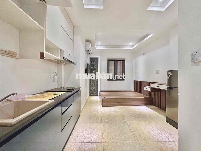 CHO THUÊ PHÒNG BAN CÔNG FULL NỘI THẤT GIÁ RẺ GẦN BỜ KÈ TRƯỜNG SA Q3