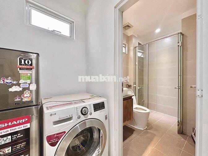 CHO THUÊ PHÒNG BAN CÔNG FULL NỘI THẤT GIÁ RẺ GẦN BỜ KÈ TRƯỜNG SA Q3