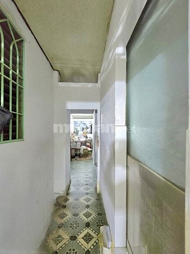 Bán nhà hẻm xe hơi KiA, 2pn, gần đường lớn chỉ 5,5 tỷ thương lượng