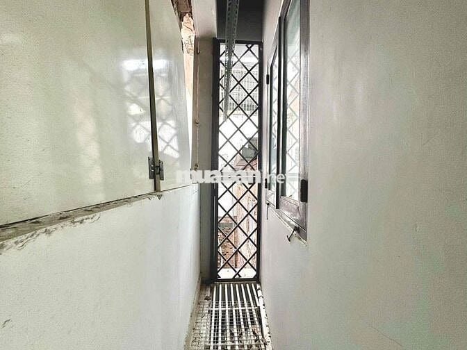 CHO THUÊ PHÒNG BAN CÔNG FULL NỘI THẤT GIÁ RẺ GẦN BỜ KÈ TRƯỜNG SA Q3