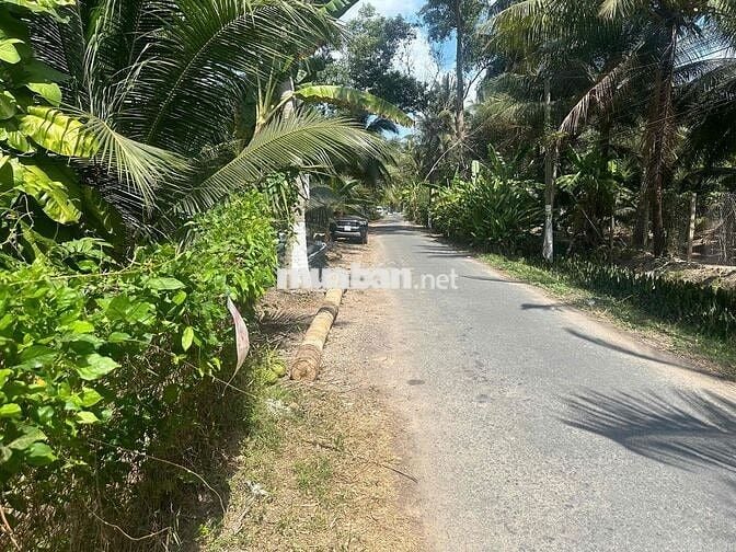 Cần bán thửa đất mặt tiền lộ nhựa cách KCN Giao Long 1km