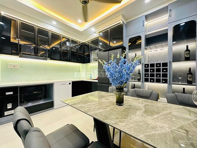 Cần bán gấp nhà đ.Hậu Giang P. 11 Q.6 giá chỉ 2 tỷ 250tr/ 60m2.