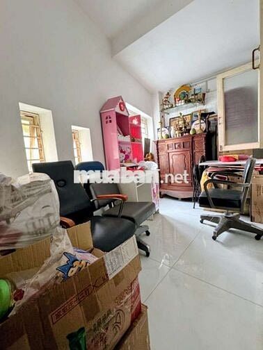 Giáp Bình Thạnh, Nhà Nở Hậu, 4 PN