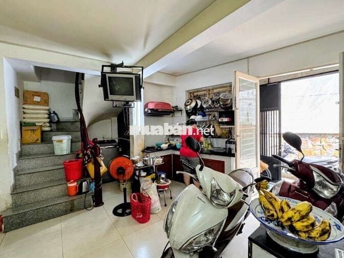 Giáp Bình Thạnh, Nhà Nở Hậu, 4 PN