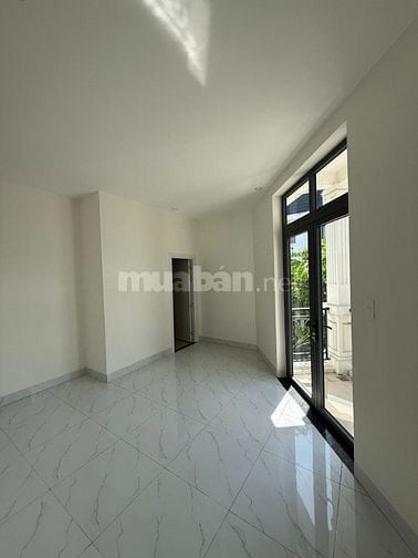 Nhà 2 mặt tiền, thích hợp làm văn phòng diện tích 88m2. Giá thuê 7tr