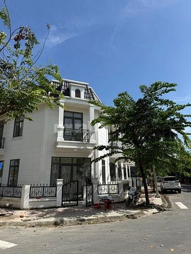 Nhà 2 mặt tiền, thích hợp làm văn phòng diện tích 88m2. Giá thuê 7tr