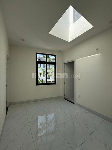 Nhà 2 mặt tiền, thích hợp làm văn phòng diện tích 88m2. Giá thuê 7tr