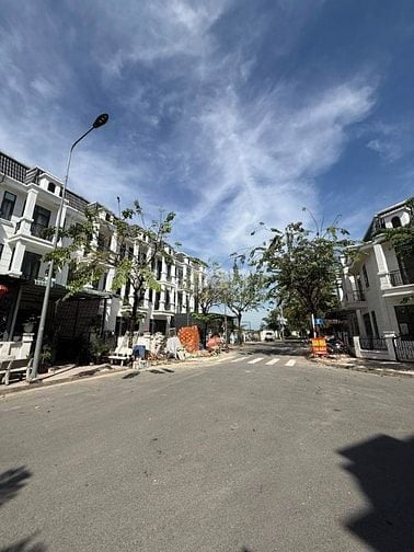 Nhà 2 mặt tiền, thích hợp làm văn phòng diện tích 88m2. Giá thuê 7tr