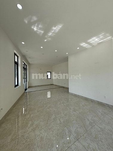 Nhà 2 mặt tiền, thích hợp làm văn phòng diện tích 88m2. Giá thuê 7tr