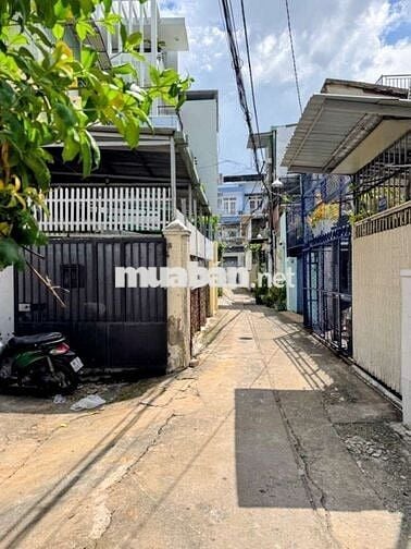 Giáp Bình Thạnh, Nhà Nở Hậu, 4 PN