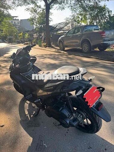 Yamaha NVX 155cc màu Đen