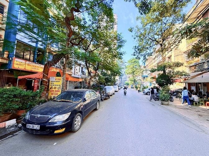 GẤP - MẶT PHỐ VĨNH PHÚC - BA ĐÌNH - 60M - 5 TẦNG - VỈA HÈ 10M 