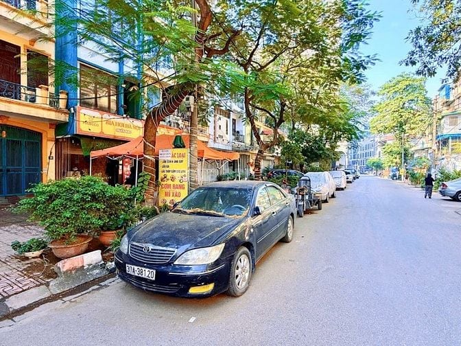 GẤP - MẶT PHỐ VĨNH PHÚC - BA ĐÌNH - 60M - 5 TẦNG - VỈA HÈ 10M 