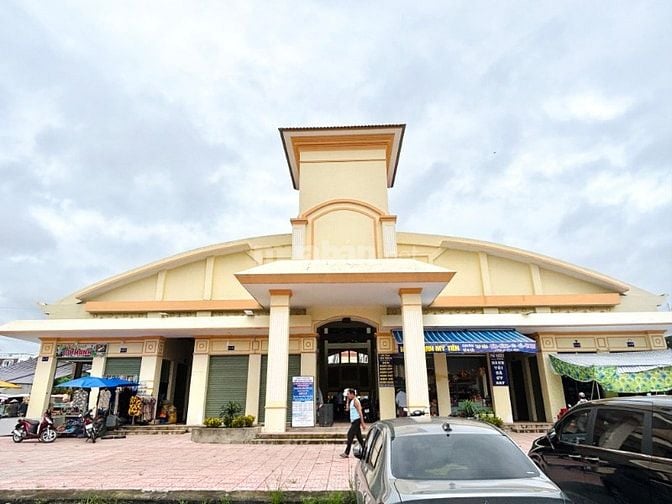 NHÀ PHỐ THƯƠNG MẠI 1 TRỆT 3 LẦU MẶT TIỀN CỔNG CHỢ CÁI VỒN  PHƯỜNG CÁI 