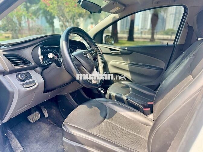 VinFast Fadil Plus 2021 - Màu trắng - 2v3km