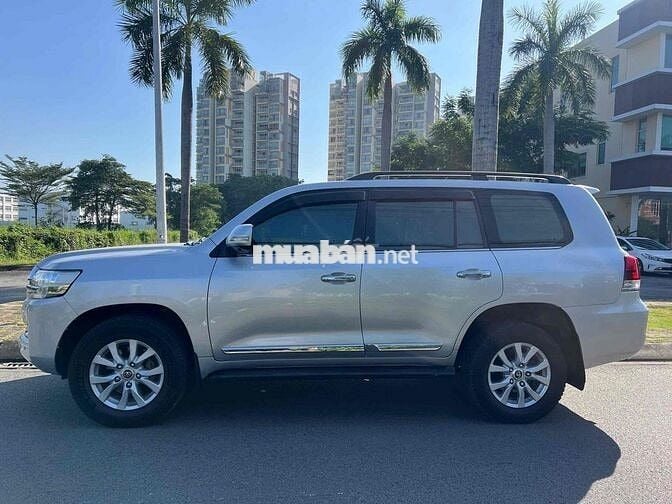 Toyota Land Cruiser 2016 VX 4.6L,NK xe đẹp zin