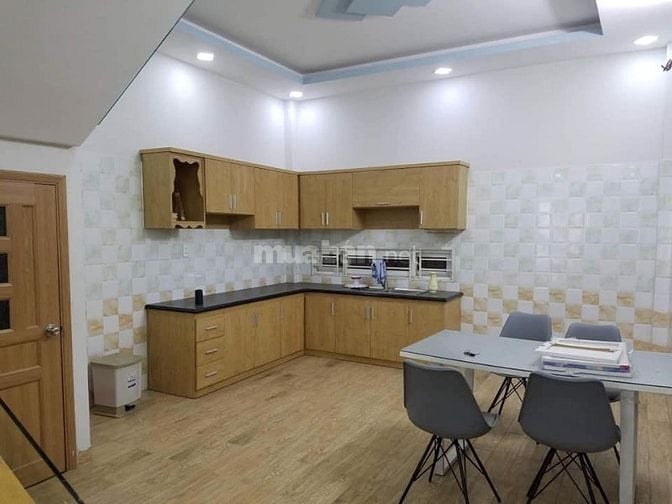 NHÀ CHO THUÊ NGAY VÒNG XOAY PHÚ HỮU- RỘNG RÃI, AN NINH, THUẬN TIỆN