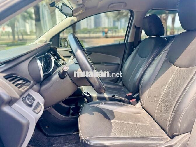 VinFast Fadil Plus 2021 - Màu trắng - 2v3km