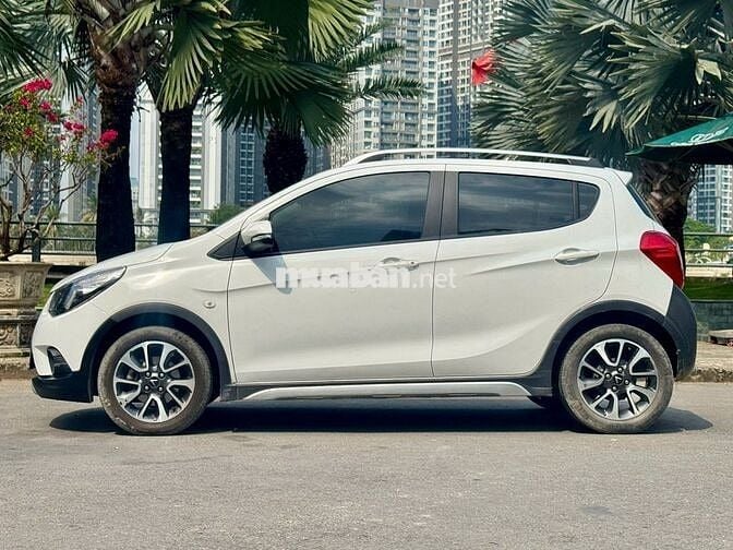 VinFast Fadil Plus 2021 - Màu trắng - 2v3km