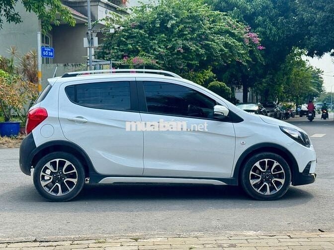 VinFast Fadil Plus 2021 - Màu trắng - 2v3km