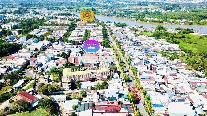 cần bán mặt tiền đường trần quốc toản