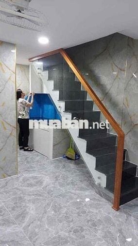 mặt tiền hẻm thông 2 phút đi quận 1