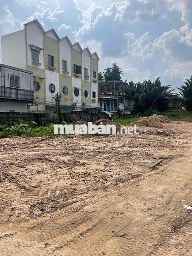 Các cụ nghỉ hưu, bán đất cho chủ hữu duyên