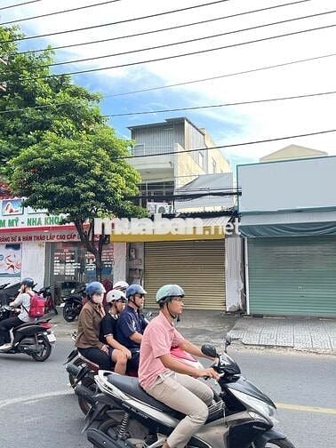 MẶT TIỀN ĐƯỜNG ÂU CƠ 4X32M, ĐOẠN TẬP TRUNG NHIỀU THƯƠNG HIỆU