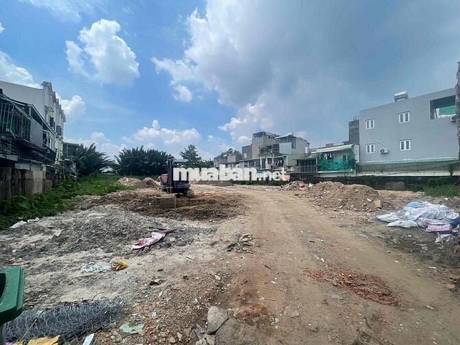 Các cụ nghỉ hưu, bán đất cho chủ hữu duyên