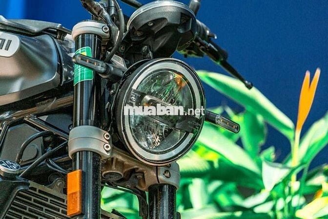 Husqvarna Svartpilen 401 Xám 27.000 km