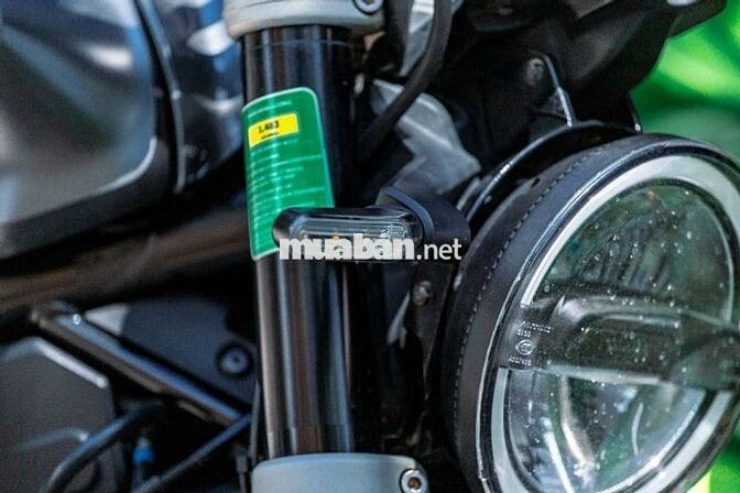 Husqvarna Svartpilen 401 Xám 27.000 km