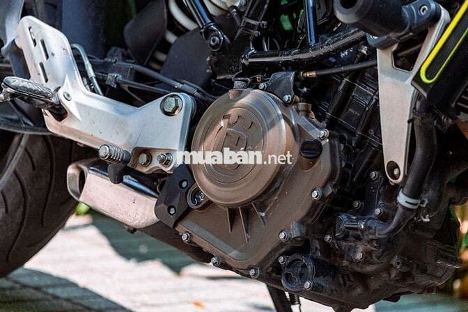 Husqvarna Svartpilen 401 Xám 27.000 km